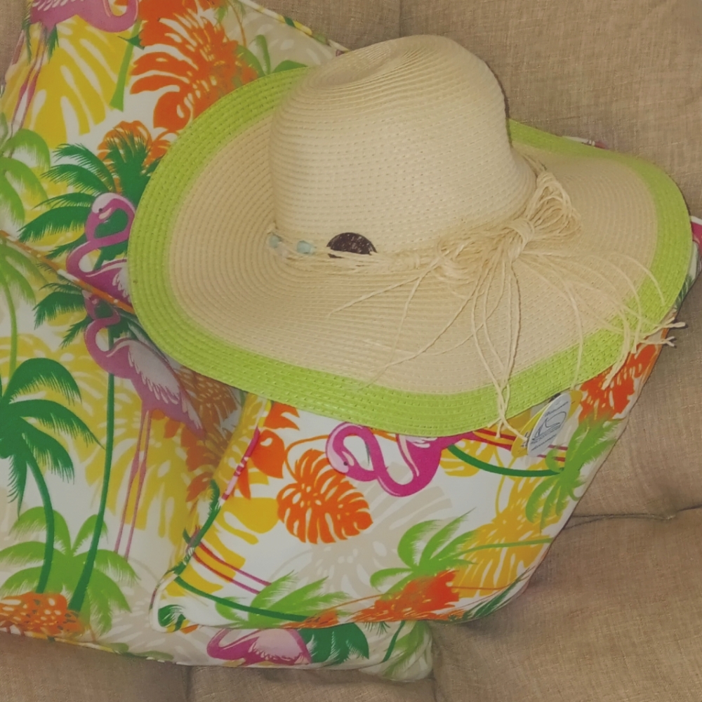 - - WIDE BRIM HOT GREEN BEACH HAT NWT